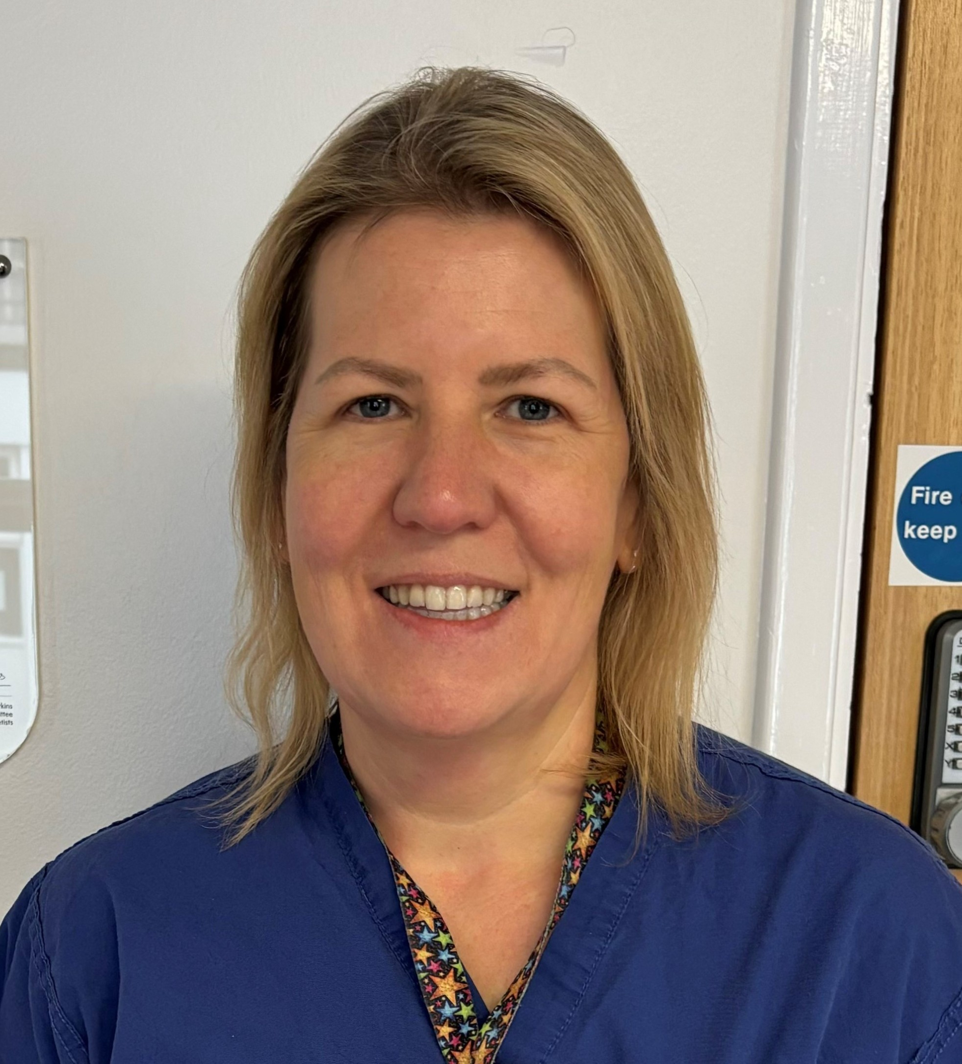 Dr Elizabeth Combeer